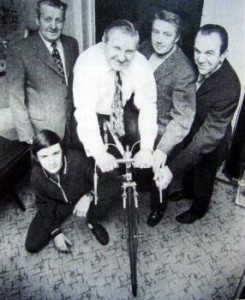 Bestyrelsen 1973 fra venstre: Christian Holm, Jørgen Rudolf Hansen, Karl Chr. Oehlers og Christian Hansen. Foran på hug den unge Bent Westergaard Hansen