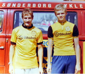 Kim Lykke Sørensen og Ole Mikkelsen i Bikuben-trøjer.